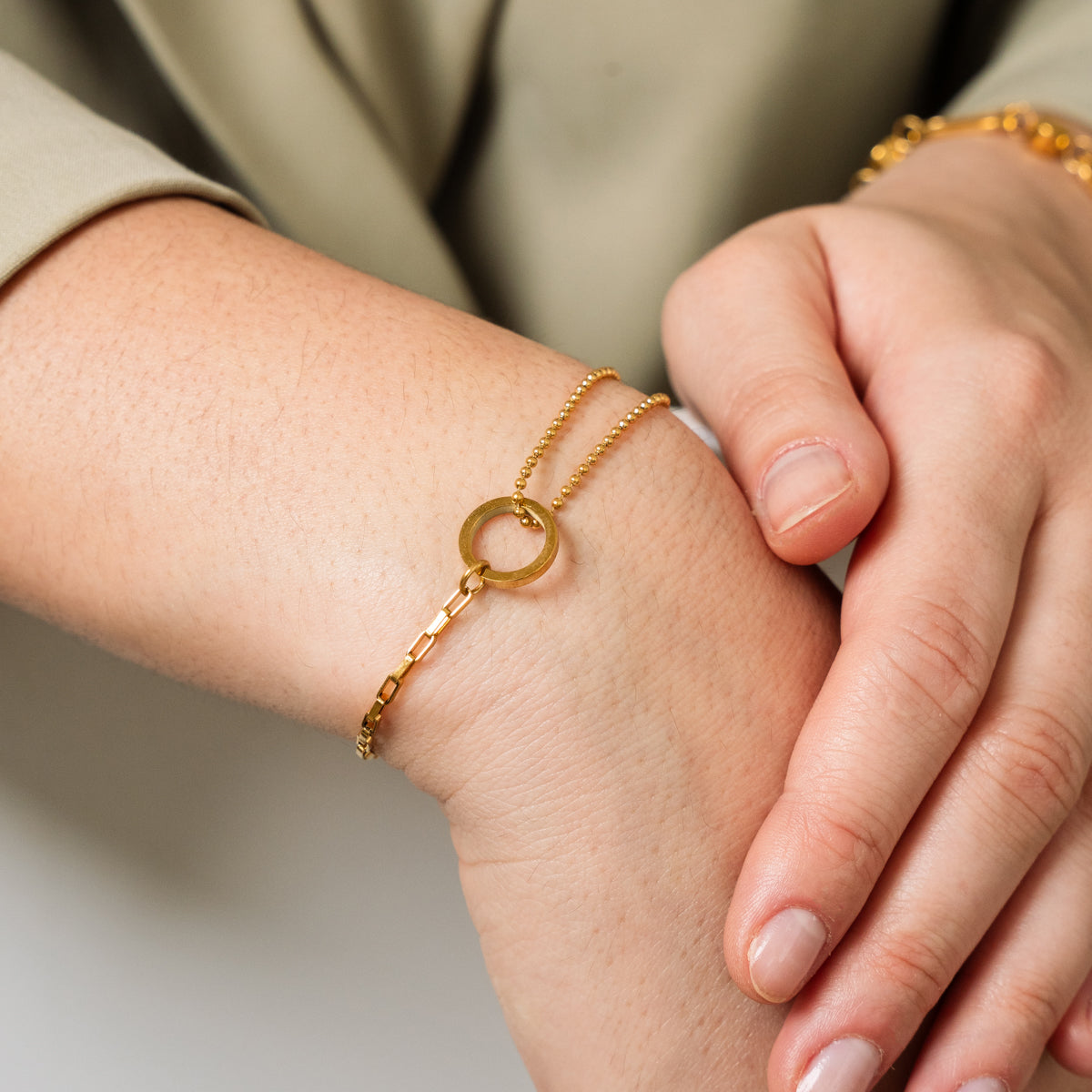 Tennis Box Anhänger Armband Gold in Geschenkbox