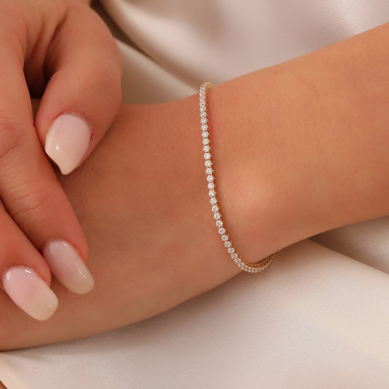 Tennis bracelet in elegant gift box – waterproof and classic – Loveness