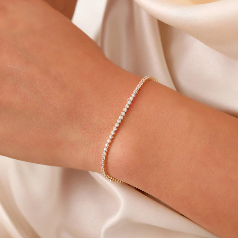 Close-up of zirconia tennis bracelet – elegant sparkle – Loveness