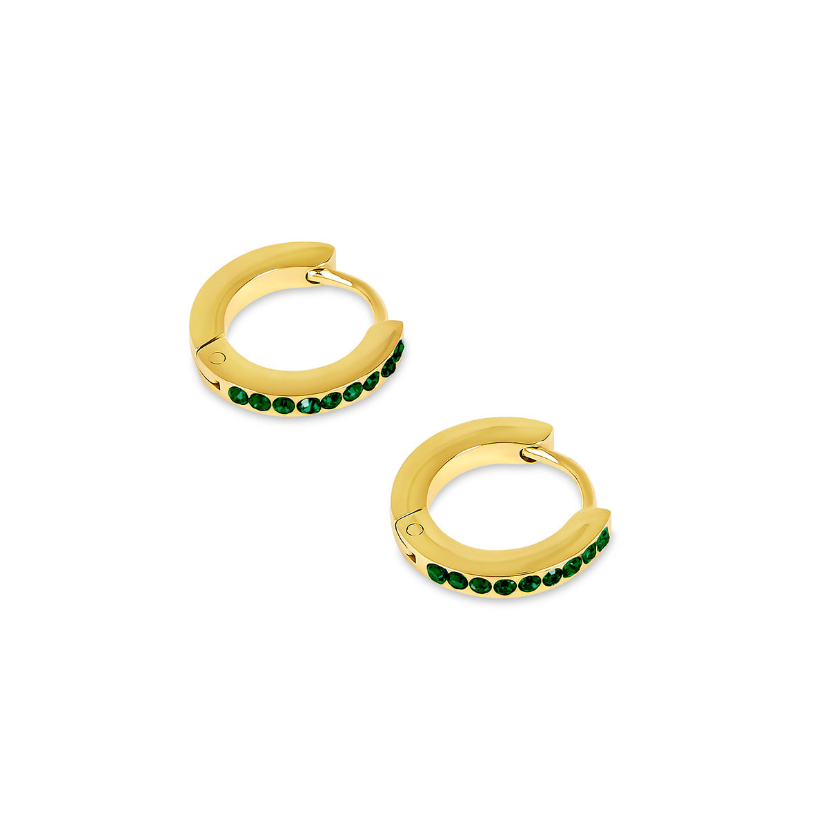 Nahaufnahme der Birthstone Huggie Creolen Gold mit Birthstone