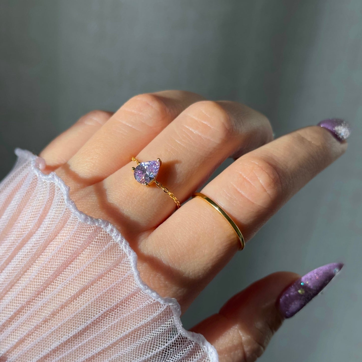Adjustable chain ring with purple amethyst stone