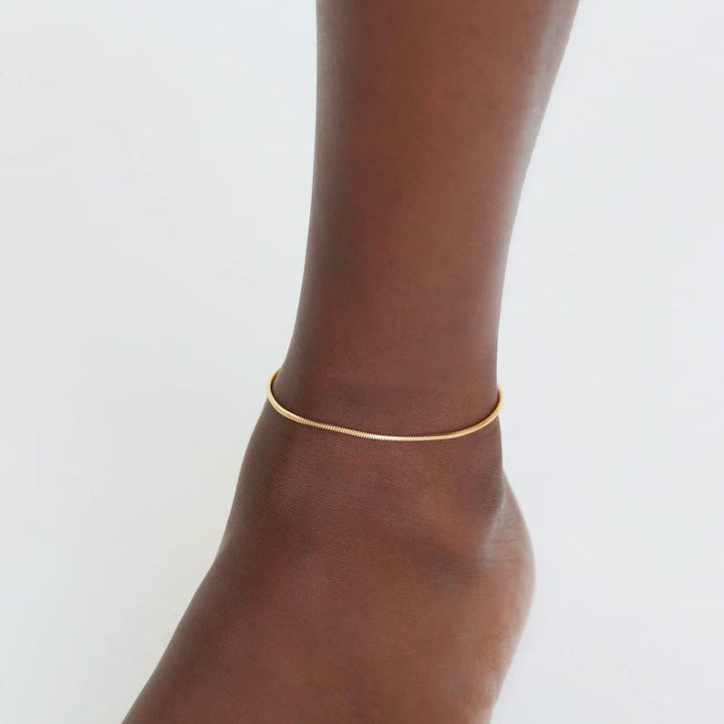 Silver waterproof anklet with minimalist style – Loveness