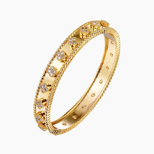 Clover 3D bangle bracelet in gold – front view