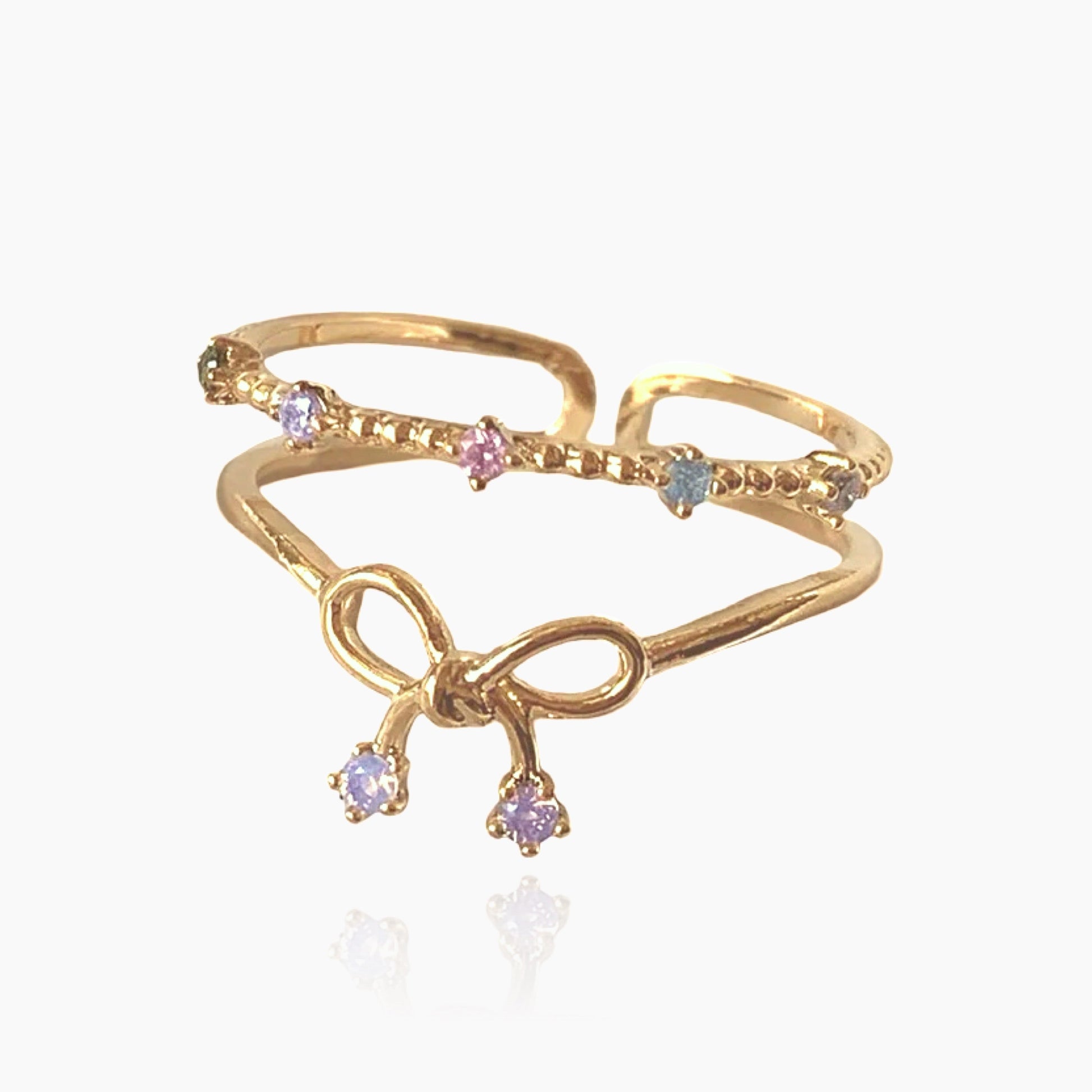Dainty bow tie ring in gold with crystals – front view