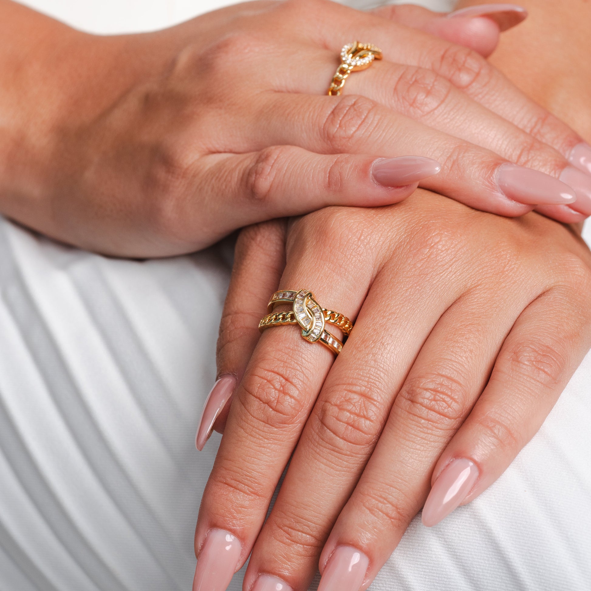 Geflochtener Doppellagiger Steinring Gold in Geschenkbox