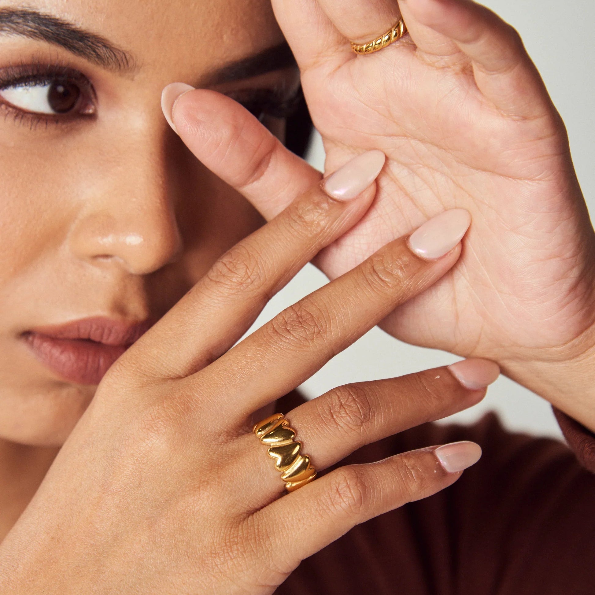 Adjustable hearts ring worn on finger