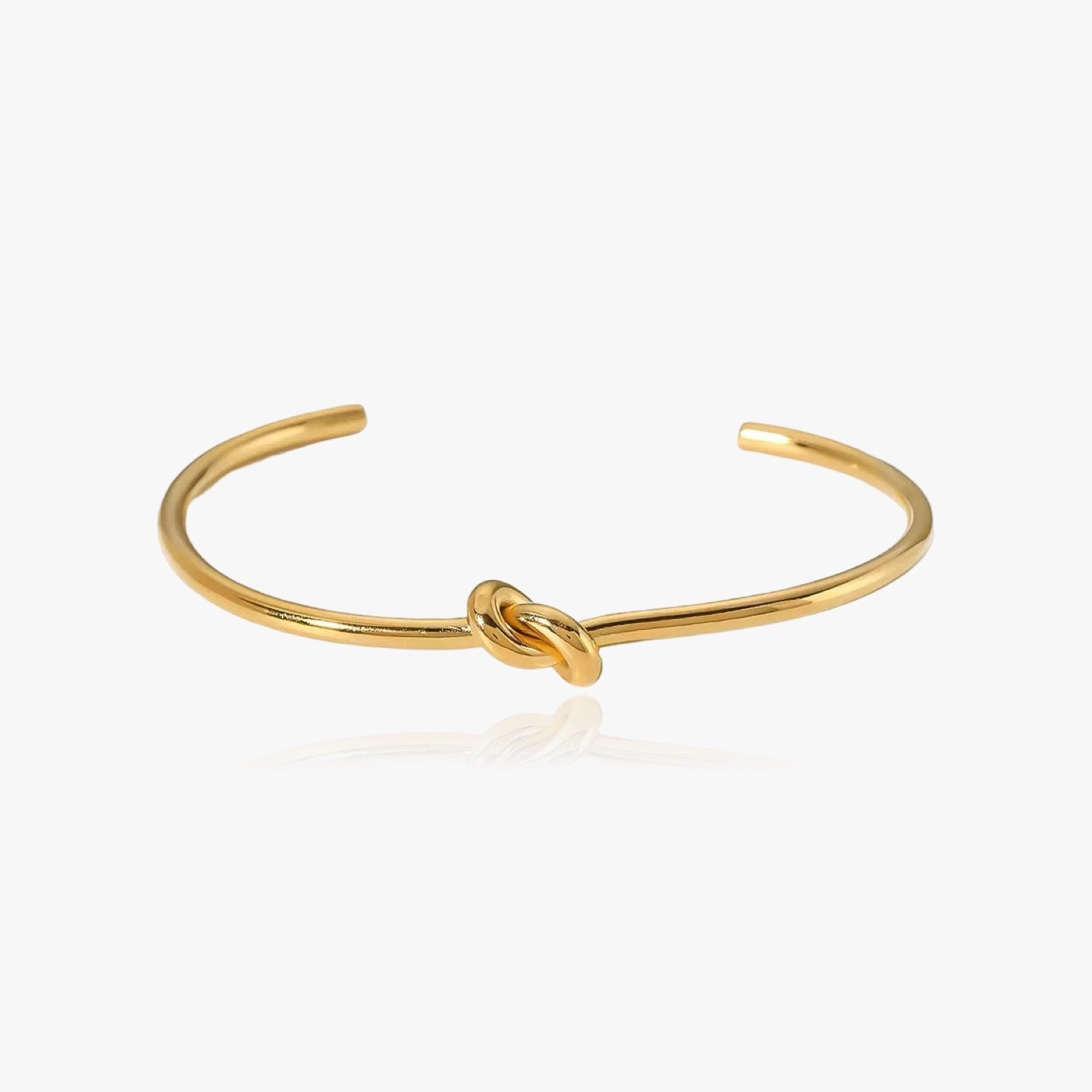 Knot bangle bracelet in gold – front view