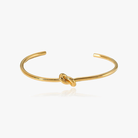 Knot bangle bracelet in gold – front view