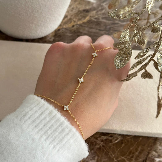 Lucky clover hand chain bracelet in sterling silver – front view