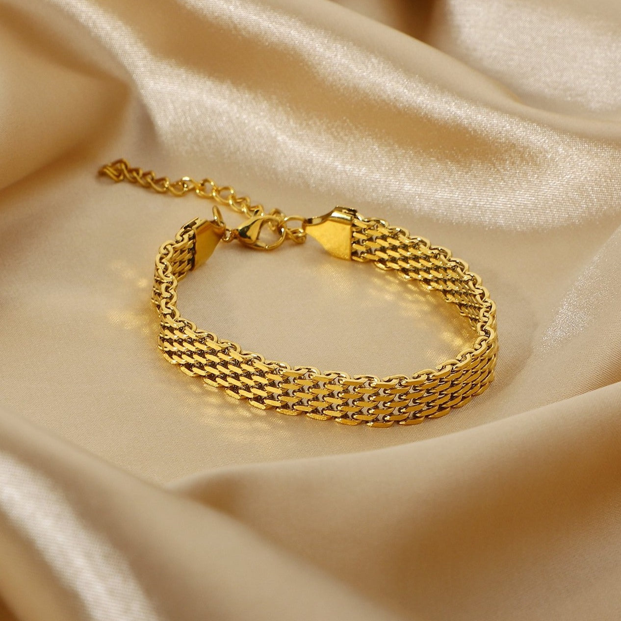 Gift packaging for gold mesh bracelet / anklet