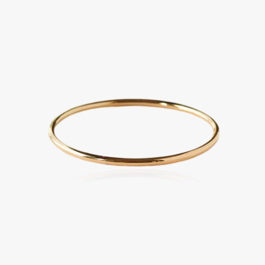 Minimalist bangle bracelet – front view in gold