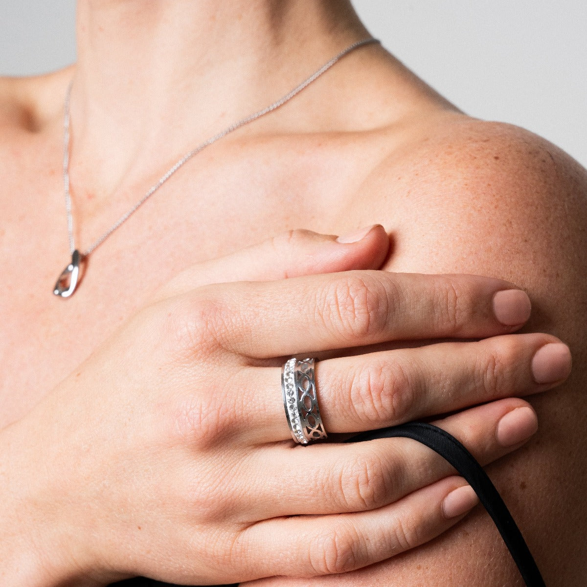Detailaufnahme des Mosaic Steinrings Silber