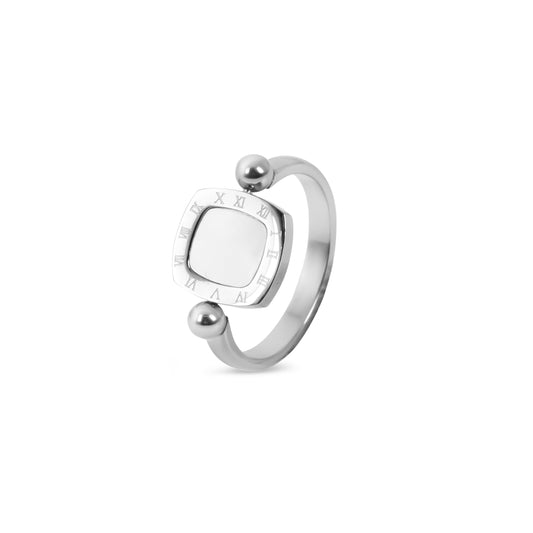 Quadratischer Zahlenanhänger-Ring Silber – Vorderansicht