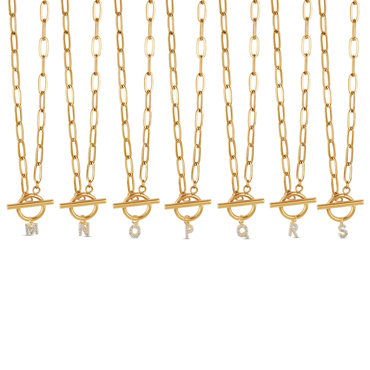 Stone Initial Toggle Halskette Gold am Hals getragen