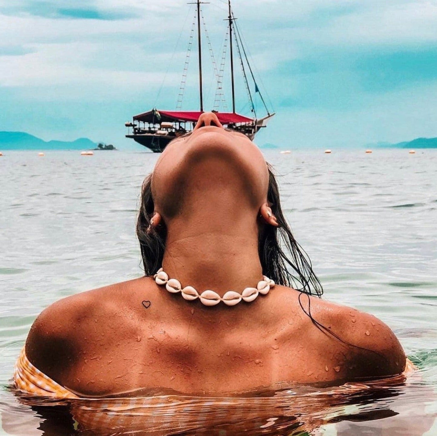  Handmade seashell necklace with summer vibe
