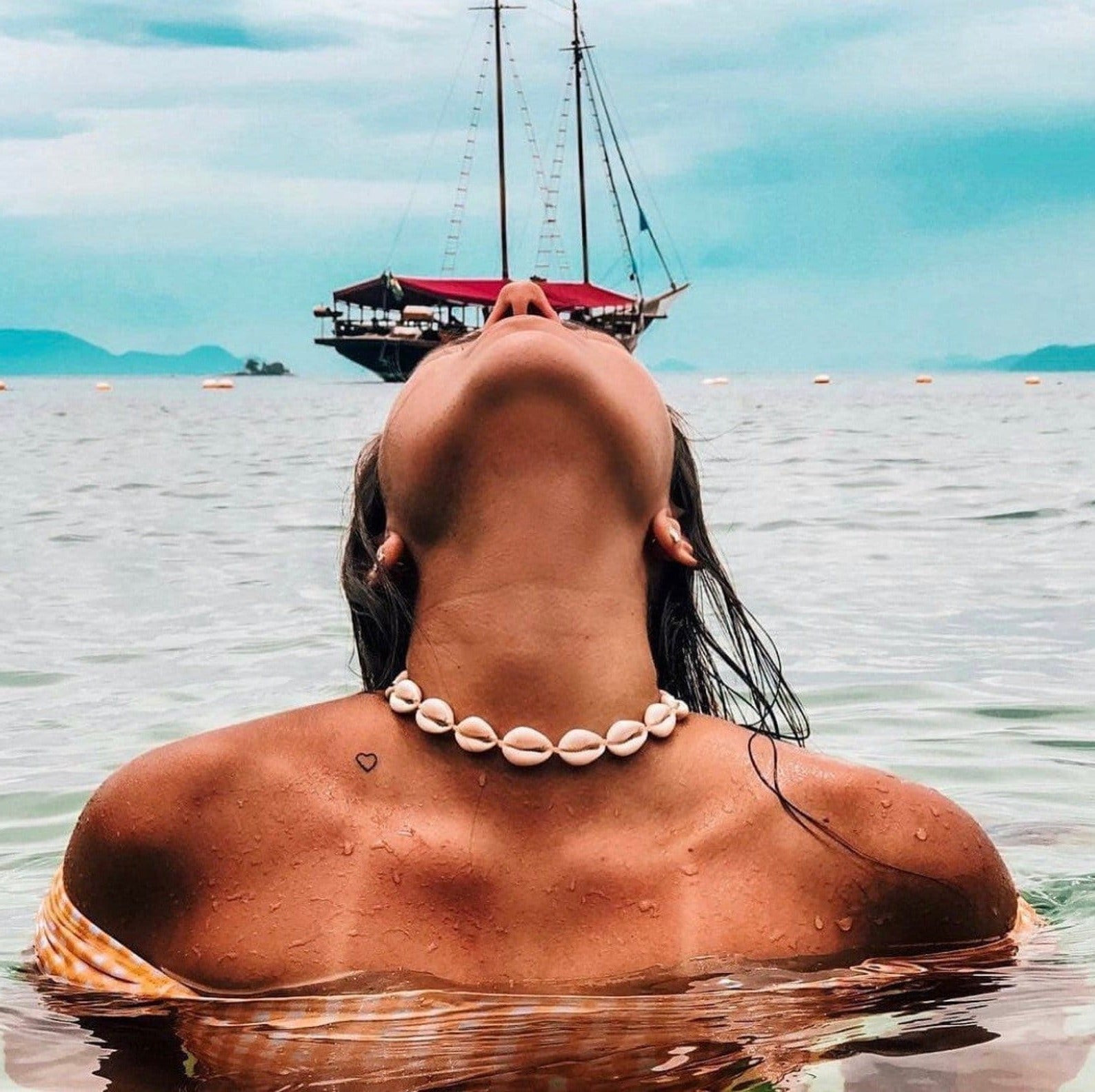  Handmade seashell necklace with summer vibe